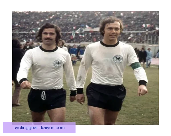 贝肯鲍尔欧洲杯表现分析：技术与领导力的结合助力德国队的成功